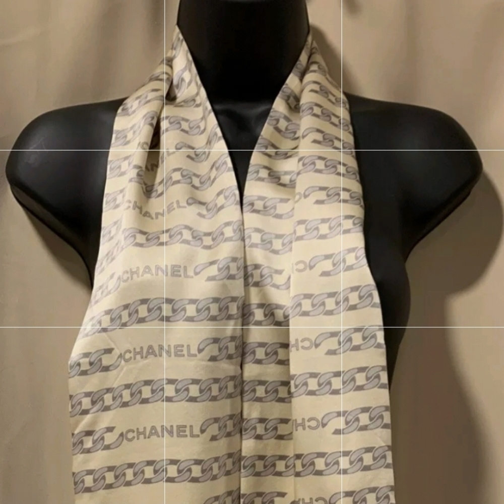 AUTHENTIC GOLD CHANEL VINTAGE SILK SCARF - Picture 5 of 8
